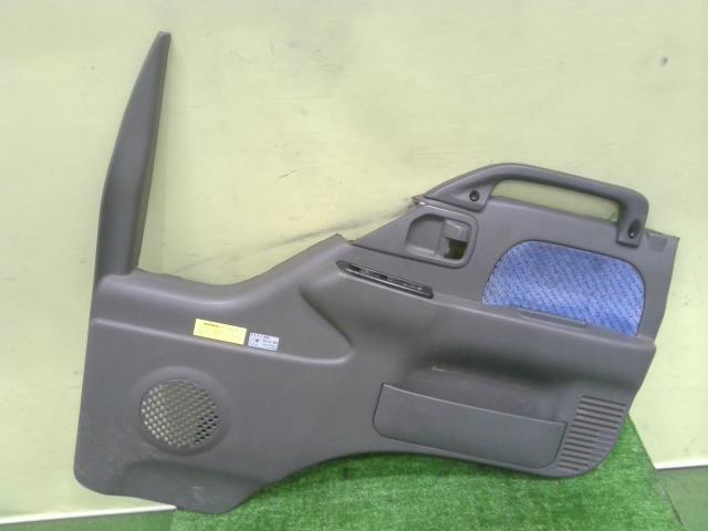 中古 エルフ KR-NPR72LR 右Fドアトリム 4HJ1 8-97892-236-1_画像1