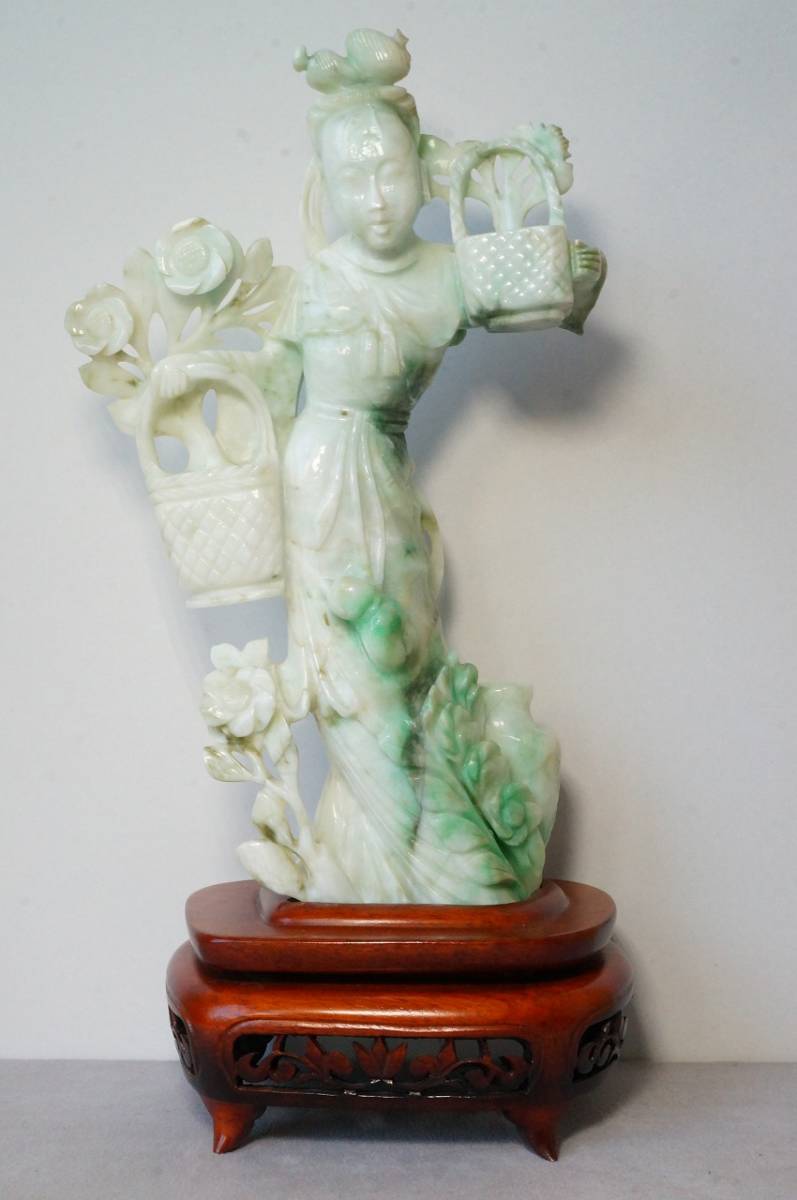 【期間限定特別価格！！早い者勝ちです！】希少在庫！天然翡翠（ジェード）【唐美人】彫刻品　中国仏教美術・置物 高さ約２25mm(22.5cm)