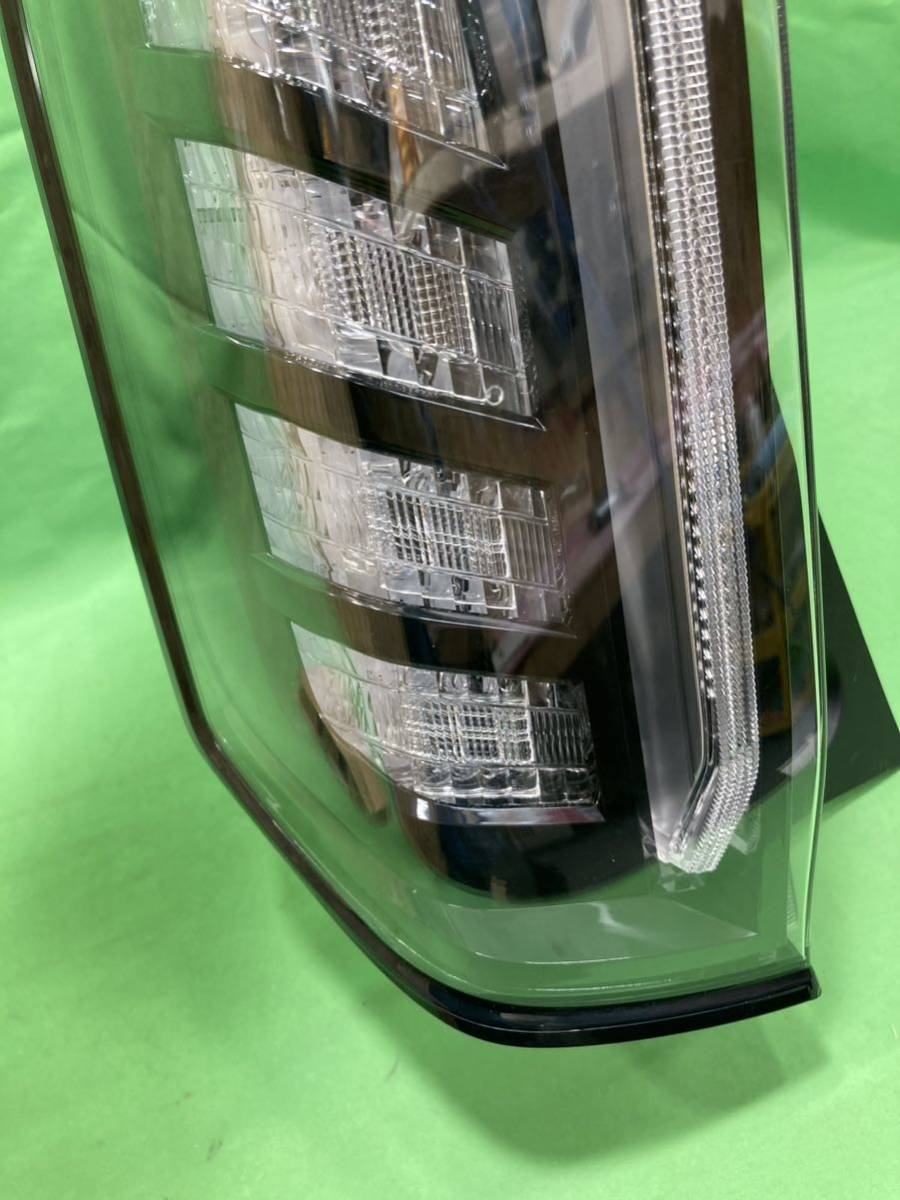 ホンダ N-BOXカスタム JF3 JF4 左テールライト LED パネル補修跡があります イチコー D186 刻印C 個人宅配送不可_画像8