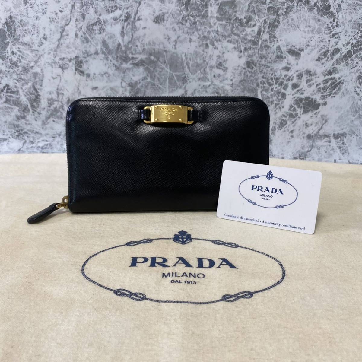 PRADA プラダ ナイロン素材のシンプルデザイン❗️ 折財布 札入れ 黒