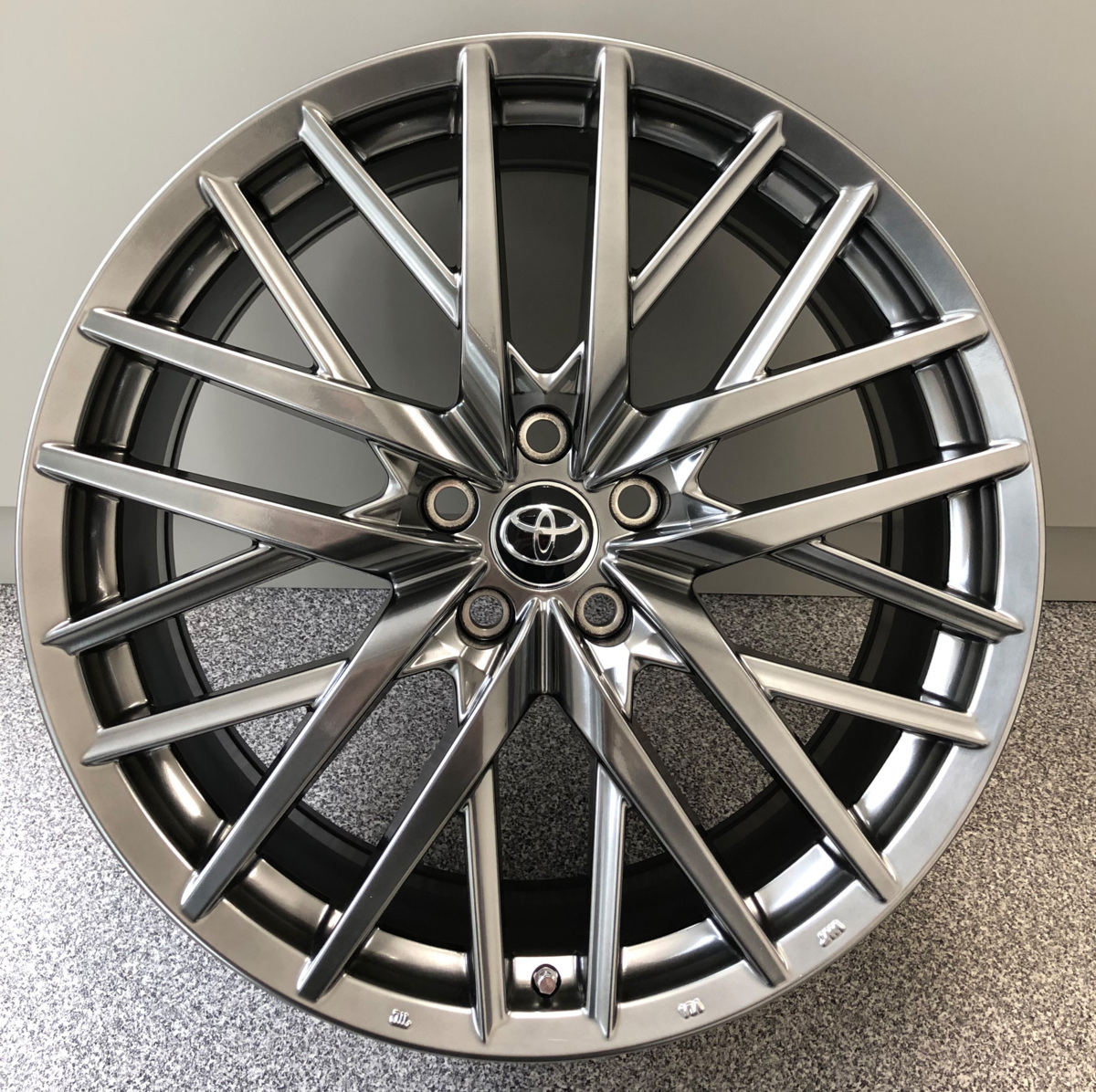 アウトレット特価 新品 KENMEL GF118ss 20×8.5 35 114.3 ホイール 4本