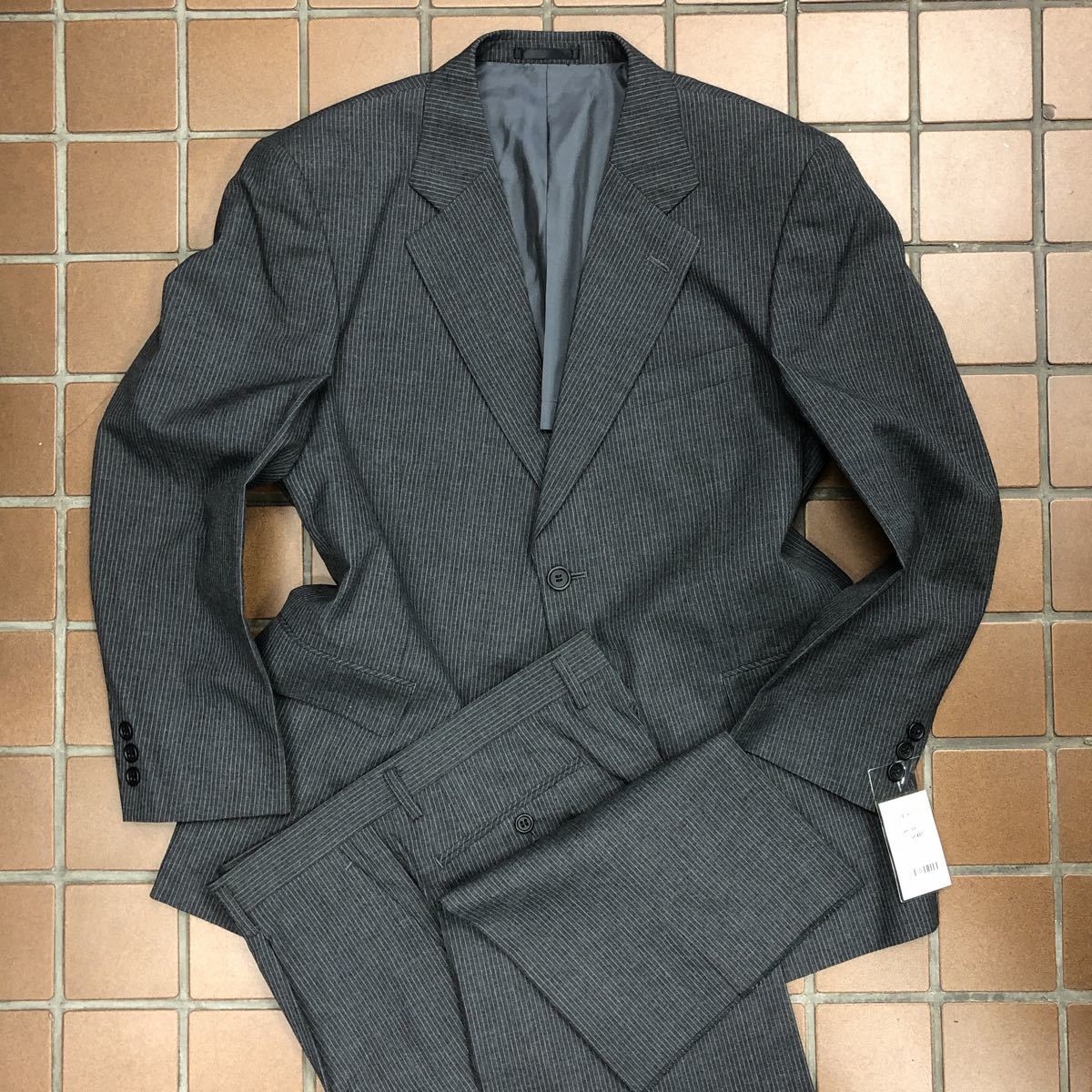 アウトレット価格新品★激安/紳士服　背広　ストライプスーツ/未使用　激安/サイズL AB5/グレイ系/センターベンツ 1タック　春夏スーツ