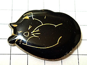 ピンバッジ・丸くなった黒猫◆フランス限定ピンズ◆レアなヴィンテージものピンバッチ_画像1