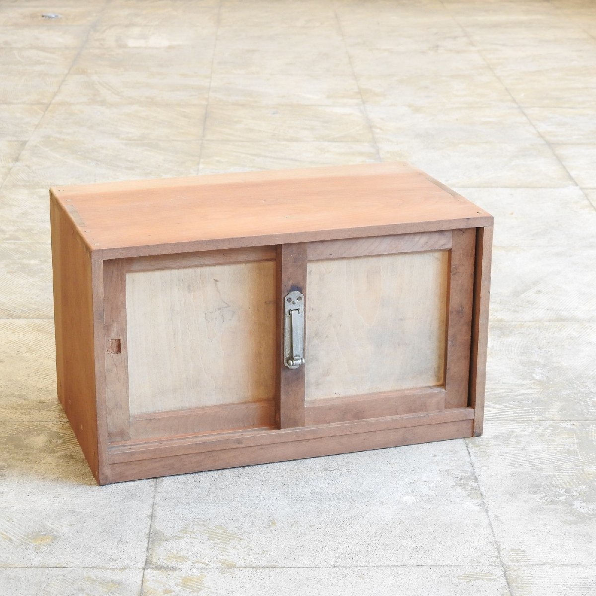 ふるい木味 とても小さな戸棚 HK-a-02179 / 無垢材 食器棚 ガラスケース ショーケース ケビント 飾り棚 キャビネット