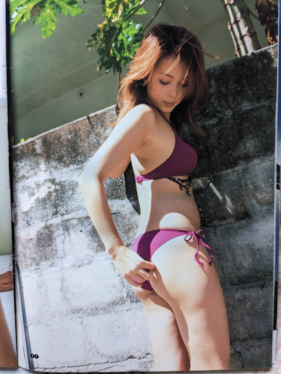  Iwasa Mayuko вырезки gravure страница 8P еженедельный Play Boy 2004.7.20 No.29 размещение 