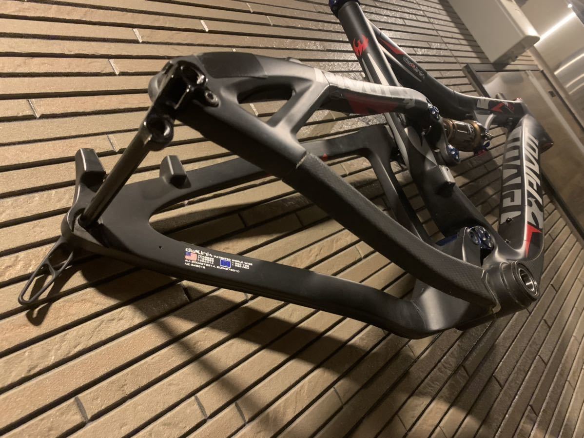 PIVOT ピボット Mach5.7 カーボンフレーム 26 or 27.5インチ Mサイズ PIVOT ピボット Mach5.7 カーボンフレーム 26 or 27.5インチ Mサイズ