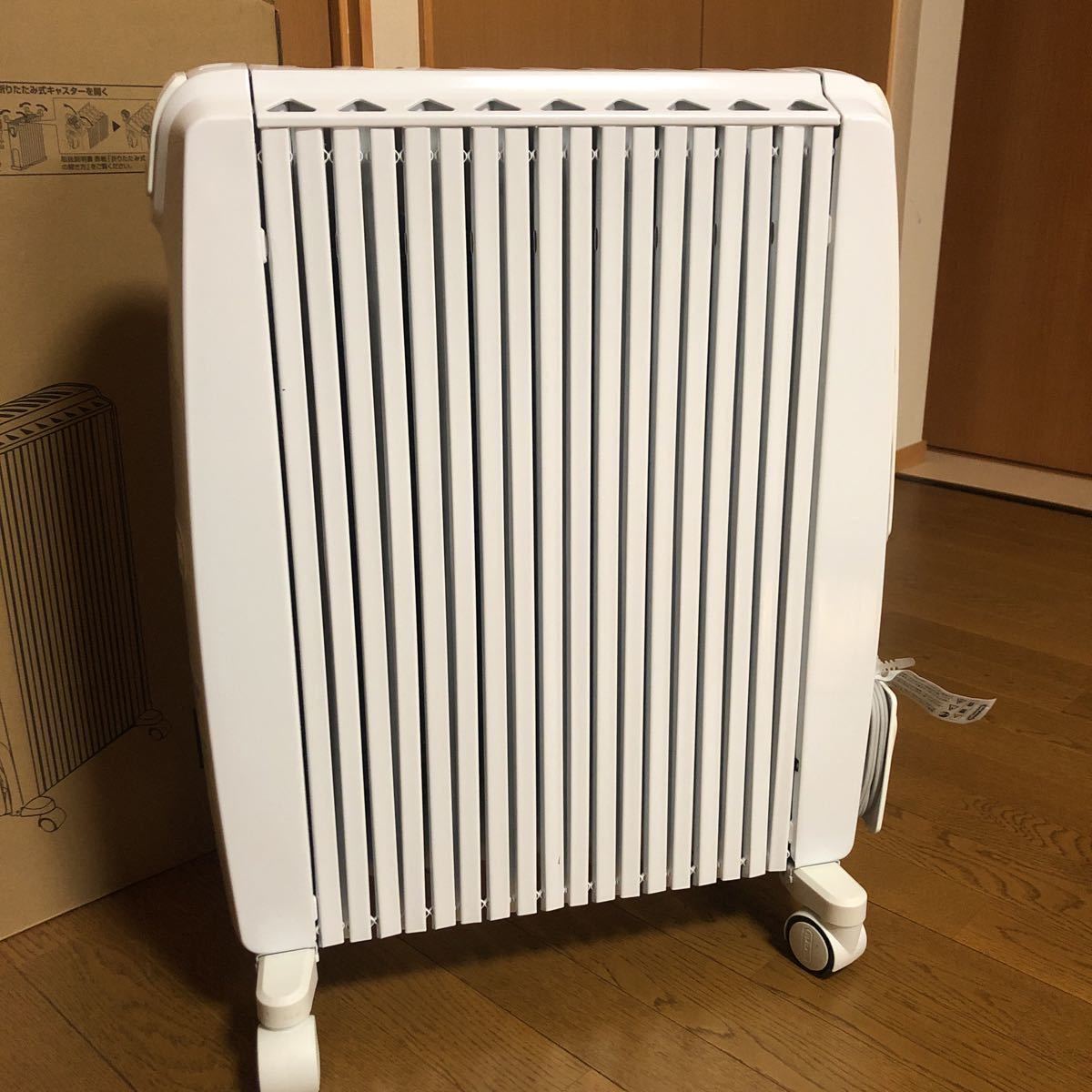 De'Longhi オイルヒーターTDD0915W カバー付 - 空調