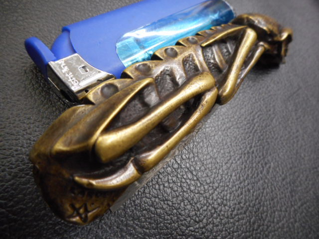 ナイフ 折り畳み ダマスカスブレード LAROCHEと有 ボディーは ナイフ 折り畳み ダマスカスブレード LAROCHEと有 ボディーは