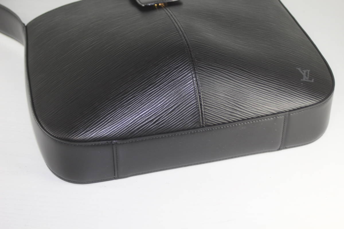 美品 ルイヴィトン エピ レヴリ M52162 ノワール ショルダーバッグ