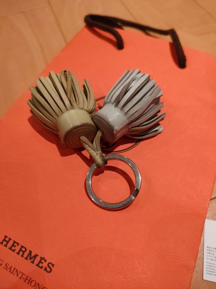 HERMES キーホルダー ”カルメン ウノドス” ジョーヌブルジョン