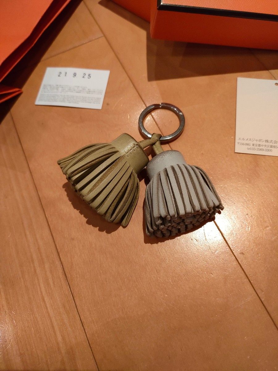 HERMES キーホルダー ”カルメン ウノドス” ジョーヌブルジョン