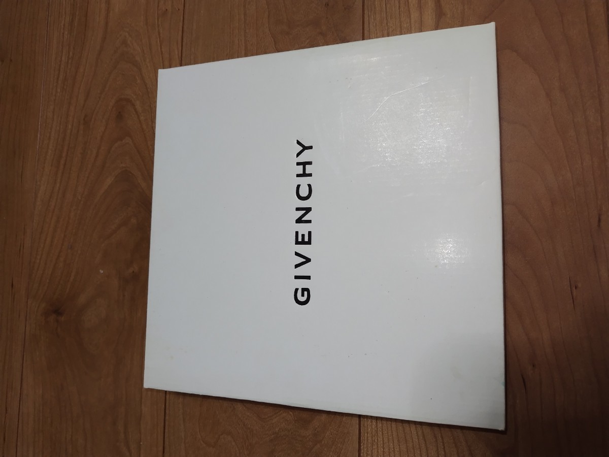 ★新品 GIVENCHY ジヴァンシー 皿 食器 頂き物_画像1