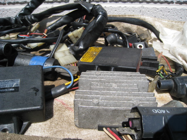 ジレラ サトルーノ 350 500 ハーネス、電装一式 送料込み パーツ まだまだ使えます GSX1400 GY71A 純正シートカウル テールカウル リアカウル 刻印42F ベースに