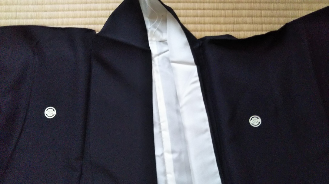 和装喪服一式セット 着物と帯と帯揚げと帯締めセット 紋付 高級正絹_画像2