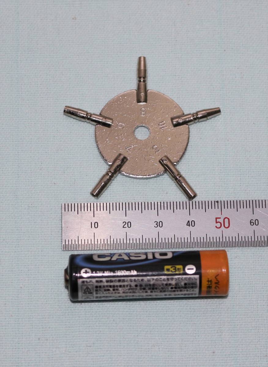 ウォッチキー　懐中時計　ダブルエンドの時間調整　巻き鍵　カギ ５キー 十字キー NO.２・４・６・８・１０ 時間調整の細い巻き穴_画像1