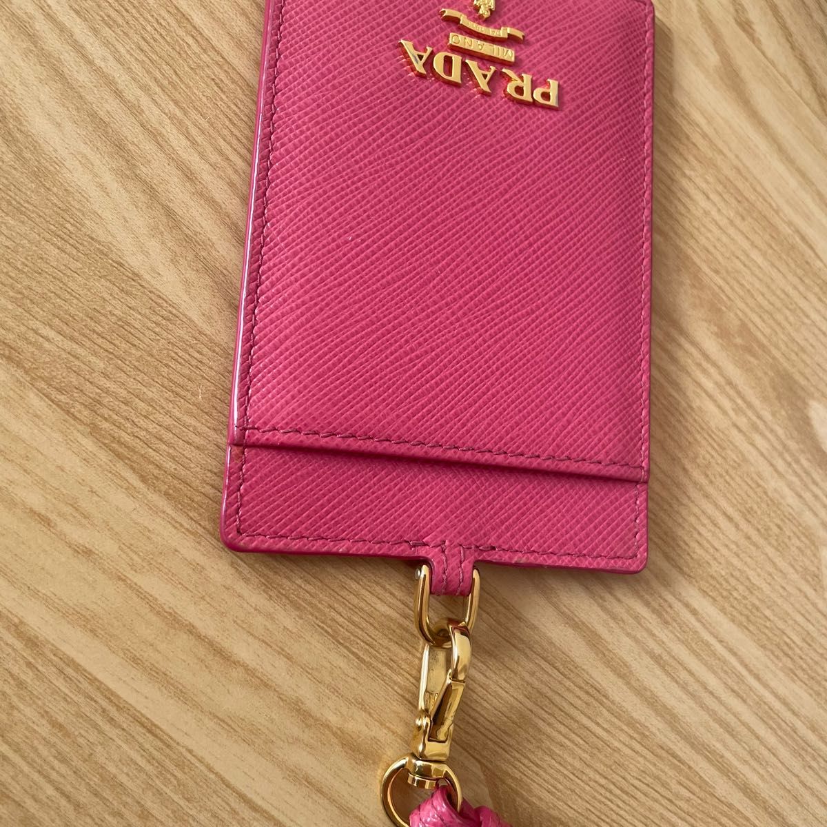 美品 PRADA プラダ バッジホルダー パスケース IDホルダー カード