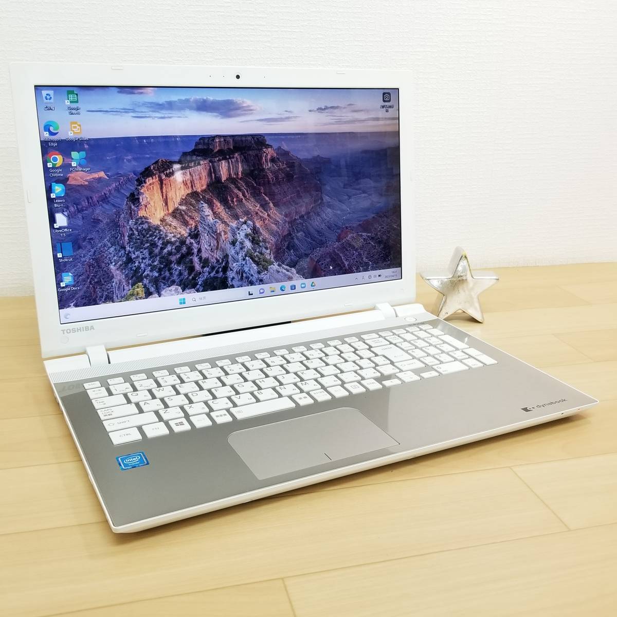 バーゲンで 美品 高性能第5世代CPU搭載 新品SSD240GB搭載 メモリ4GB