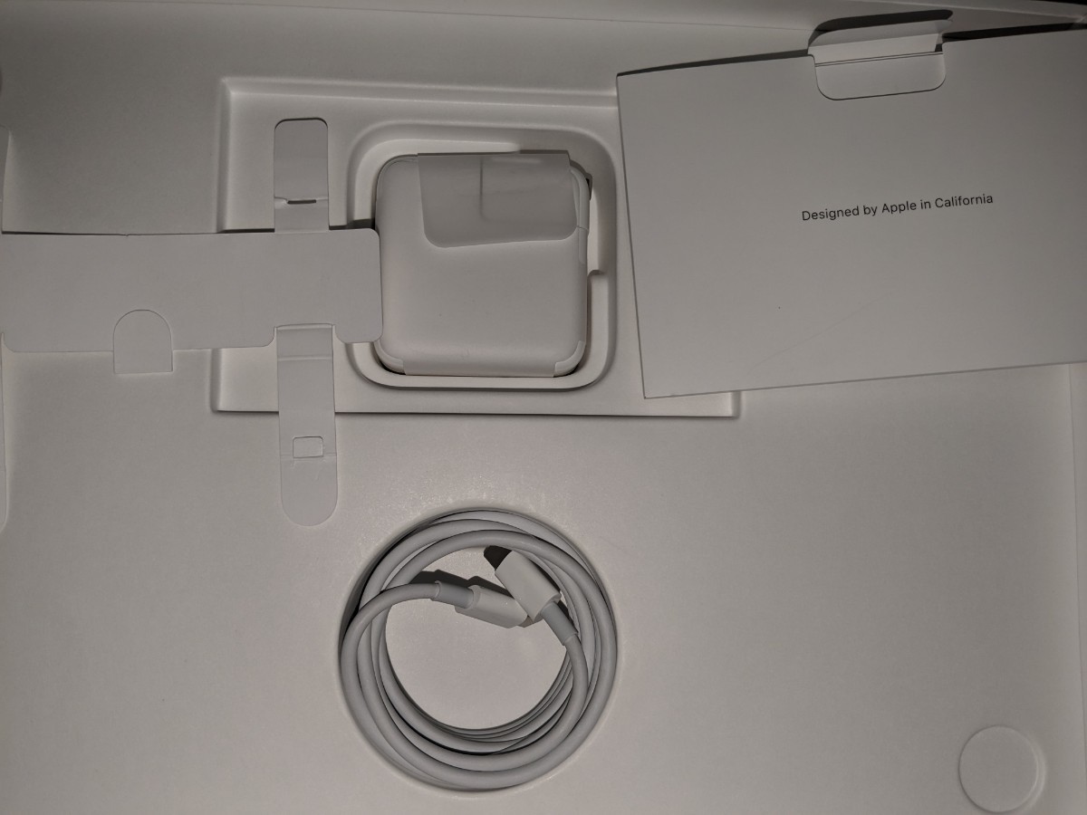 送料無料 美品 MacBook Air 13インチ 8GB SSD 512GB MGNE3J/A ゴールド