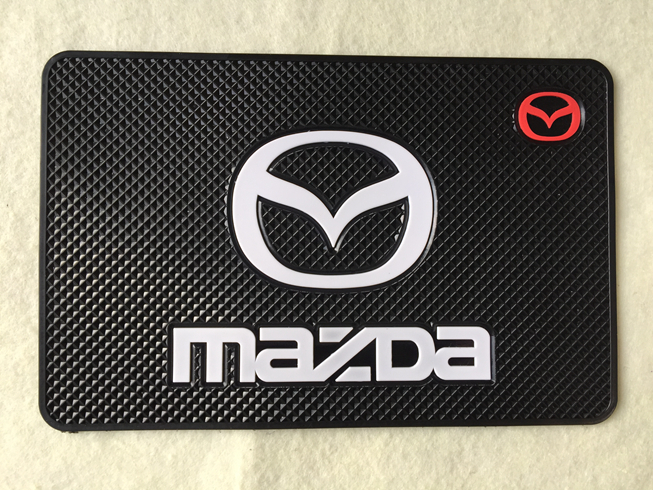 マツダ MAZDA 車のダッシュボード粘着パッド 滑り止めパッド ブラック 車内アクセサリー 粘着性強い 車ロゴあり_画像2