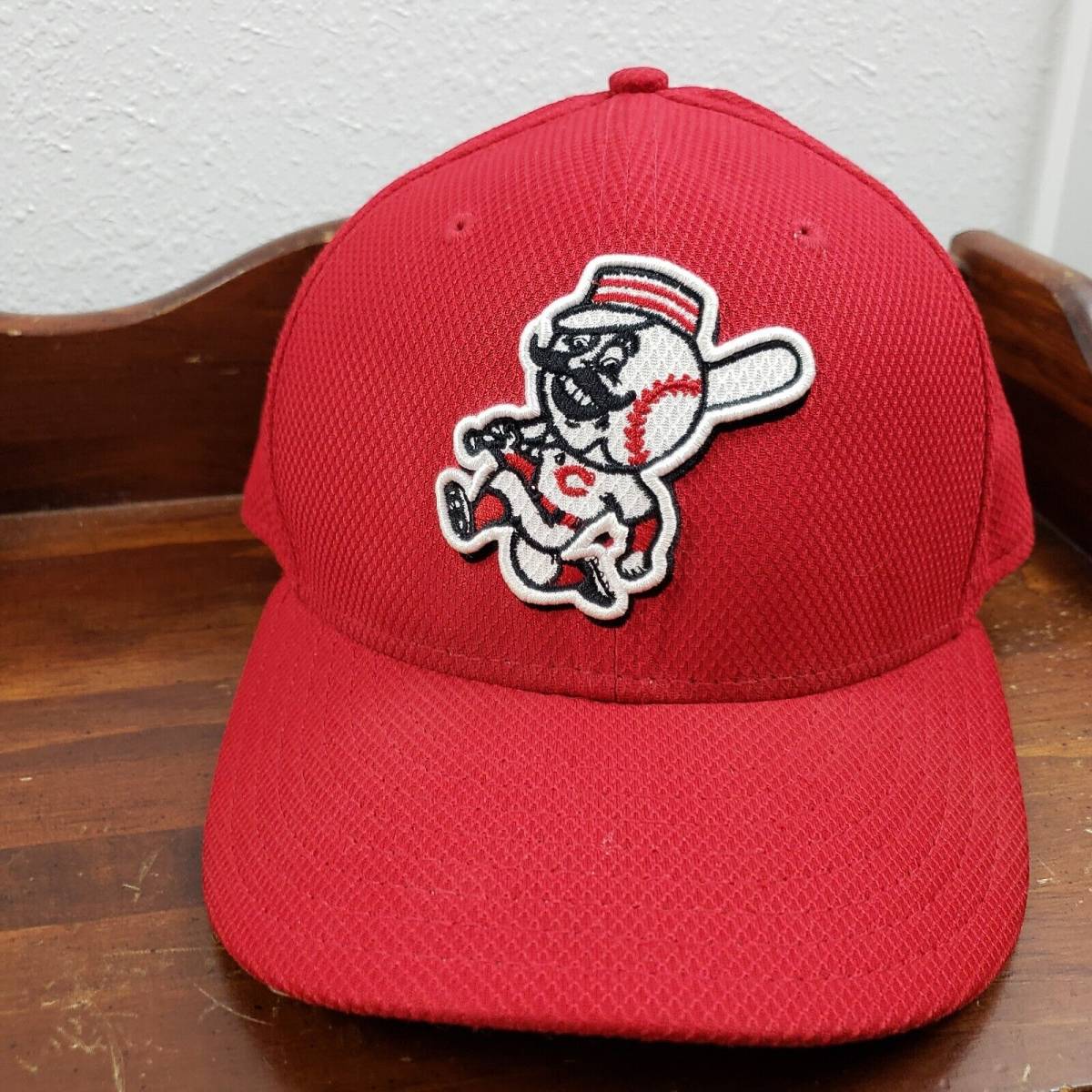 Cincinnati Reds Hat Cap Men 7 3/8 Red New Era Fitted Stretch Old Logo Breathable 海外 即決