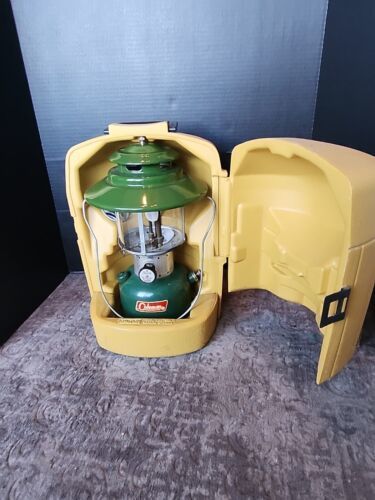 Vintage Coleman #220F Two Mantle Gas Lantern Dated 7/67 Hard Case & Funnel 海外 即決