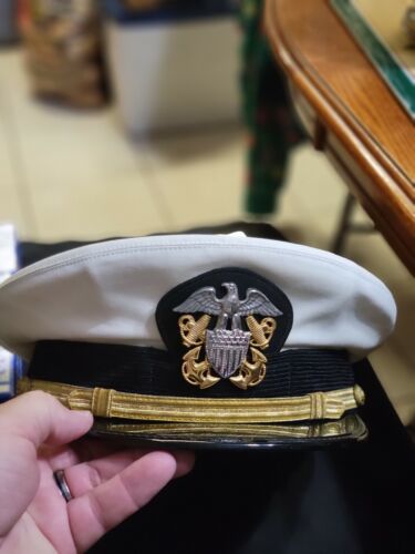 US Navy Oficers size 7 1/4 White Hat Visor Cap w Insignia, belt & medal lot 海外 即決