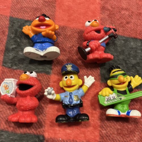 Lot of 5 2010 Hasbro Sesame Street figures. Elmo Bert Erney 海外 即決