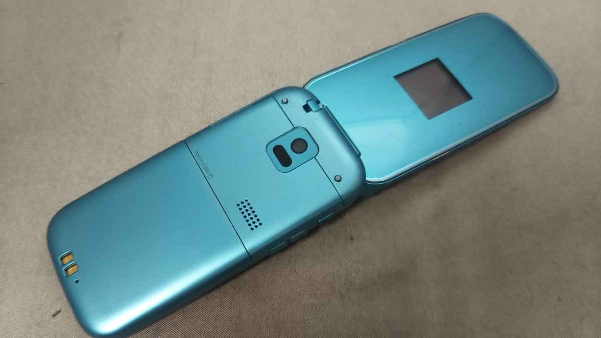 docomo FOMA らくらくホン F-01G #DG4380 FUJITSU 富士通 折畳式