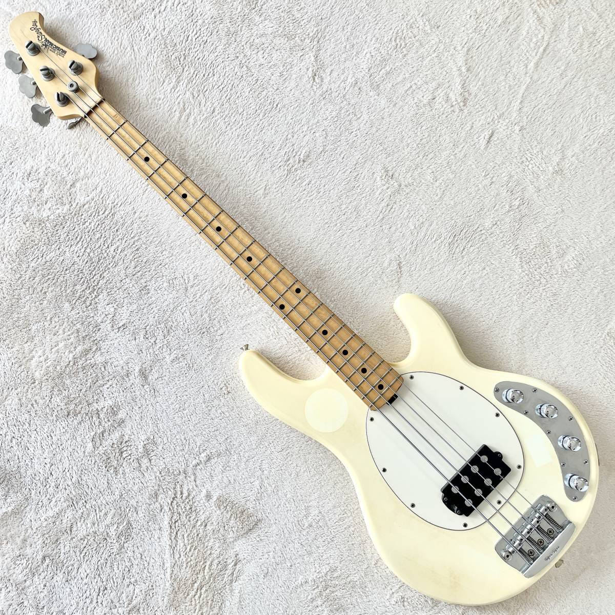 Ernieball Musicman Stingray MOD. Seymour Duncan PU, Bartolini NTMB Preamp, Hipshot Xtender(Dチューナー), ブラスナット
