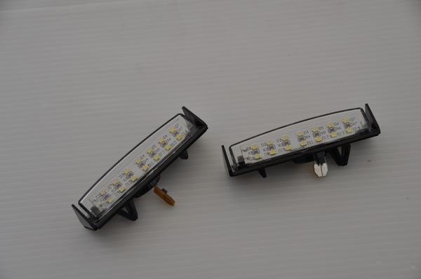 [在庫処分] 110系 ヴェロッサ LEDライセンスランプ（ナンバー灯）2個セット SMD28発使用 左右 新品 純正交換タイプ GX11#,JZX110_画像2