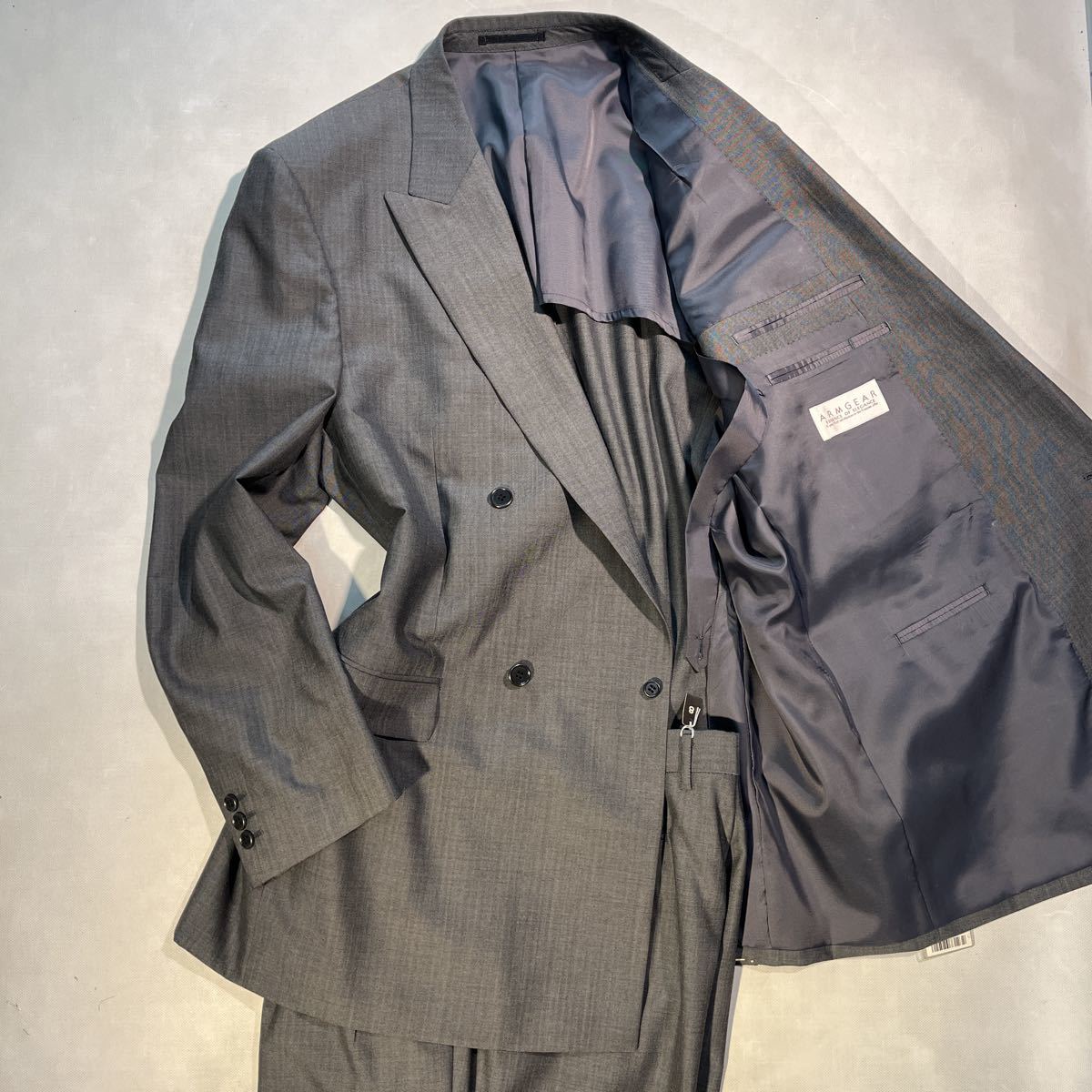 誕生日プレゼント 職人手縫い匠の逸品 新品タグ付き高級4Bダブルスーツ
