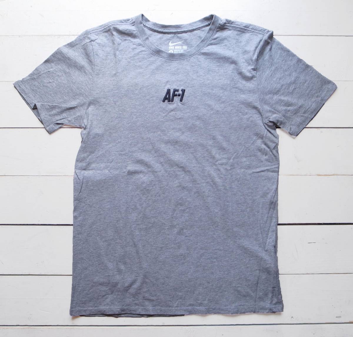 NIKE AIR FORCE 1 ロゴ刺繍Tシャツ バックプリント M グレー 745339-063 AF-1_画像1