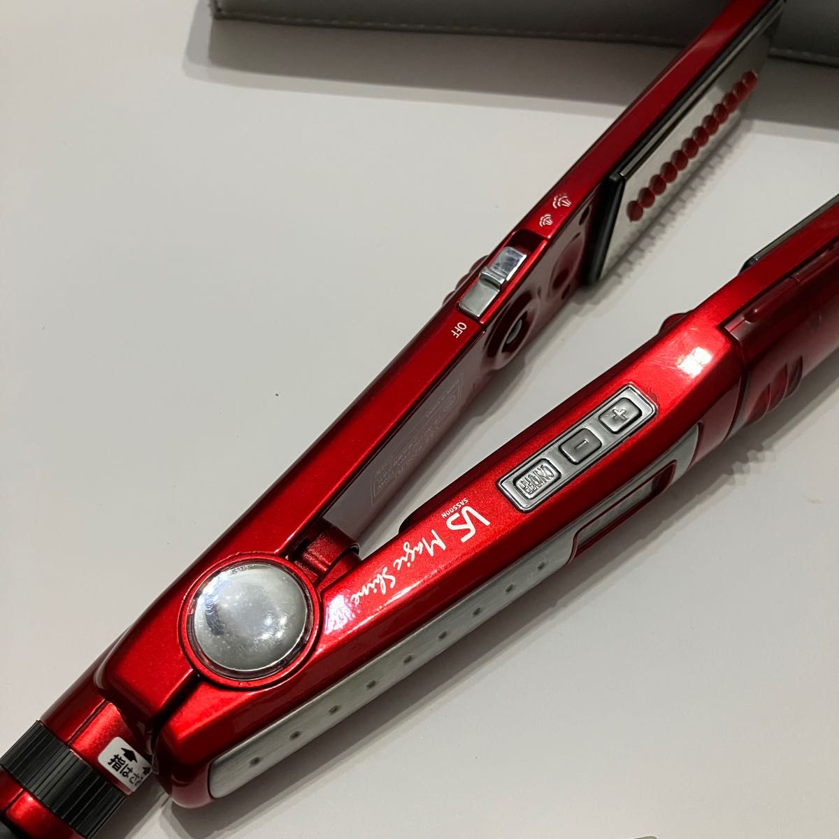 スチームアイロン 赤色 3ヘッド付き ストレートヘアアイロン スチームアイロン VS ヴィダルサスーン