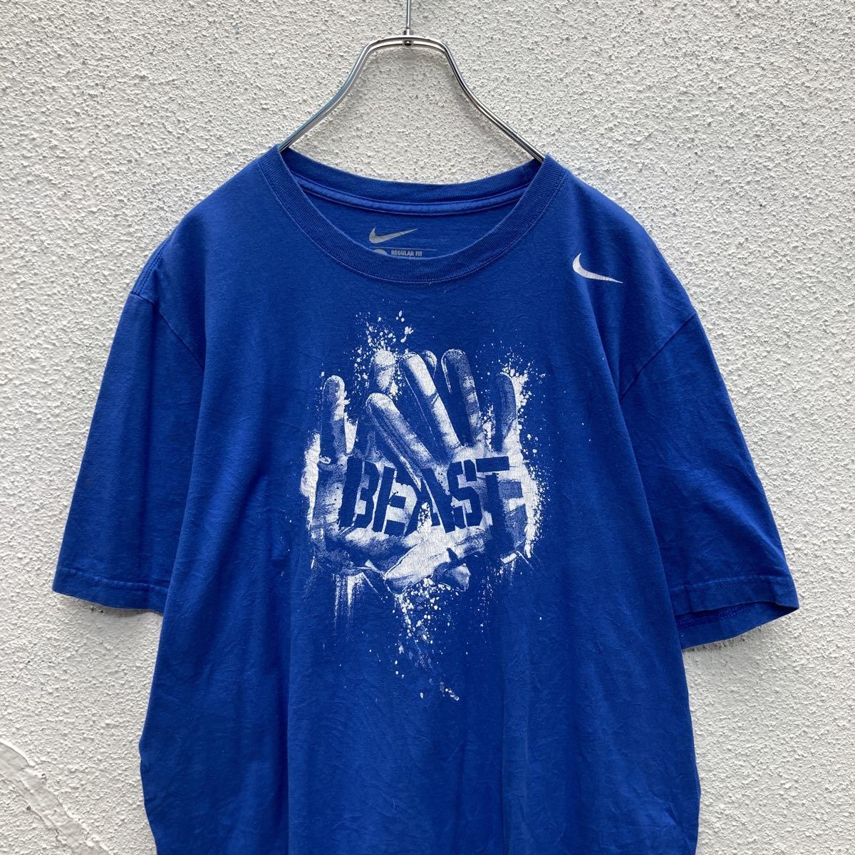 NIKE  короткие рукава   принт   футболка  L  голубой  белый   Nike  BEAST  рука   лого    спорт   улица   бу одежда ...  Америка ... a504-6076