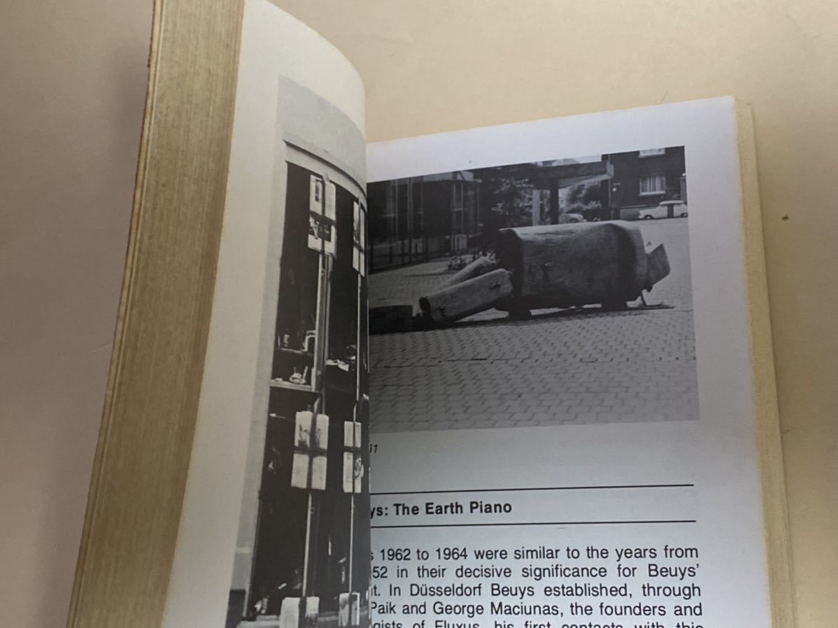 ヨーゼフ・ボイス　英語のみ　Joseph Beuys:Life and Works 1979_画像3