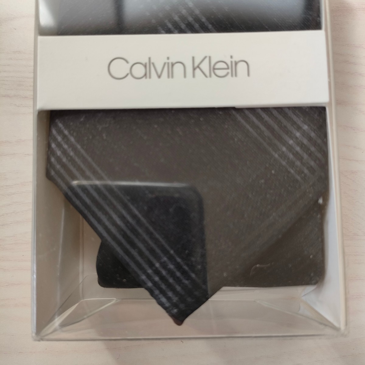 カルバンクライン（Calvin Klein)45ネクタイ新品　未使用　箱付き　未開封品付属品箱、クリアケース_画像2