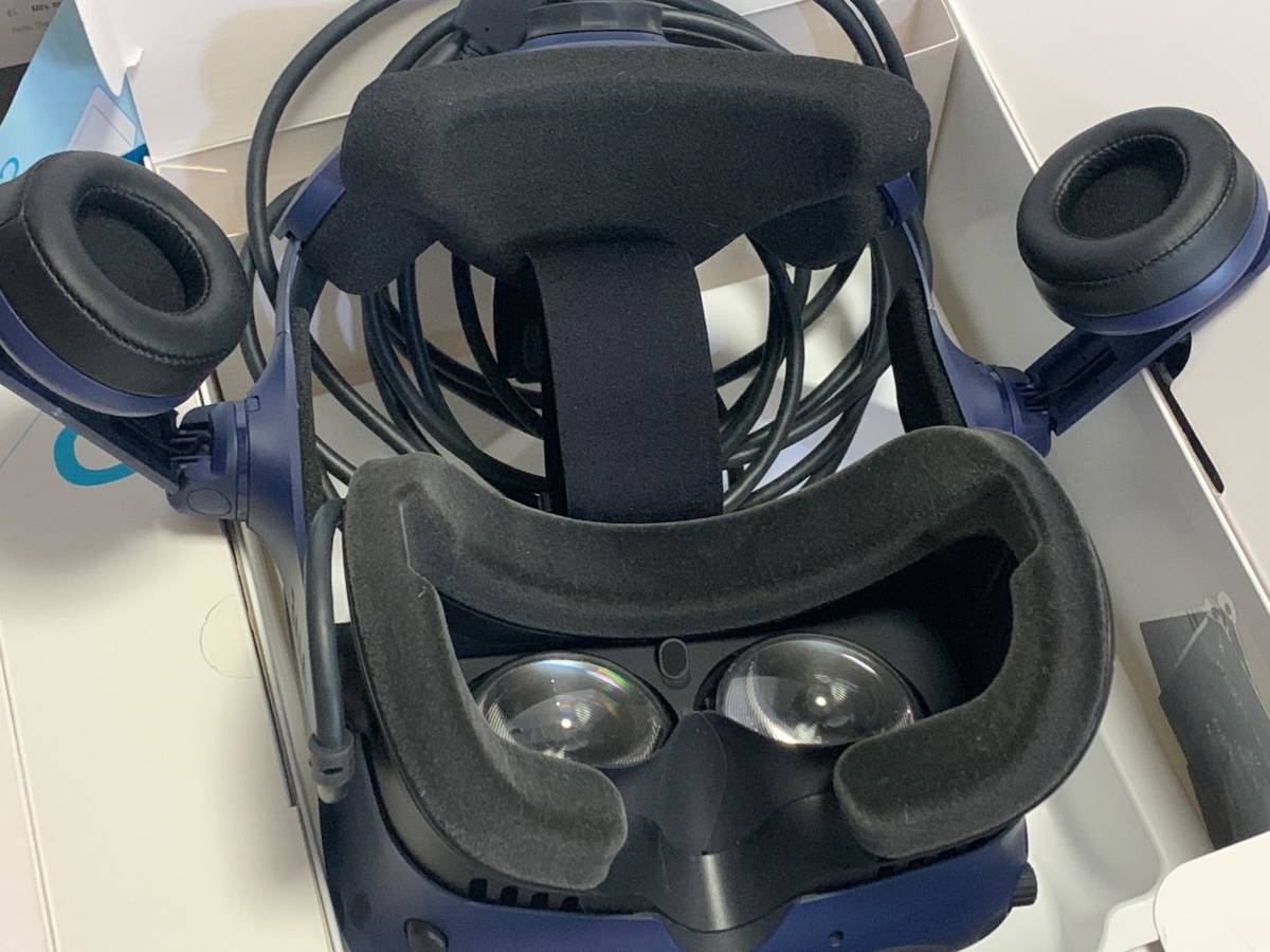 美品 HTC VIVE PRO VRゴーグル + コントローラーセット #3