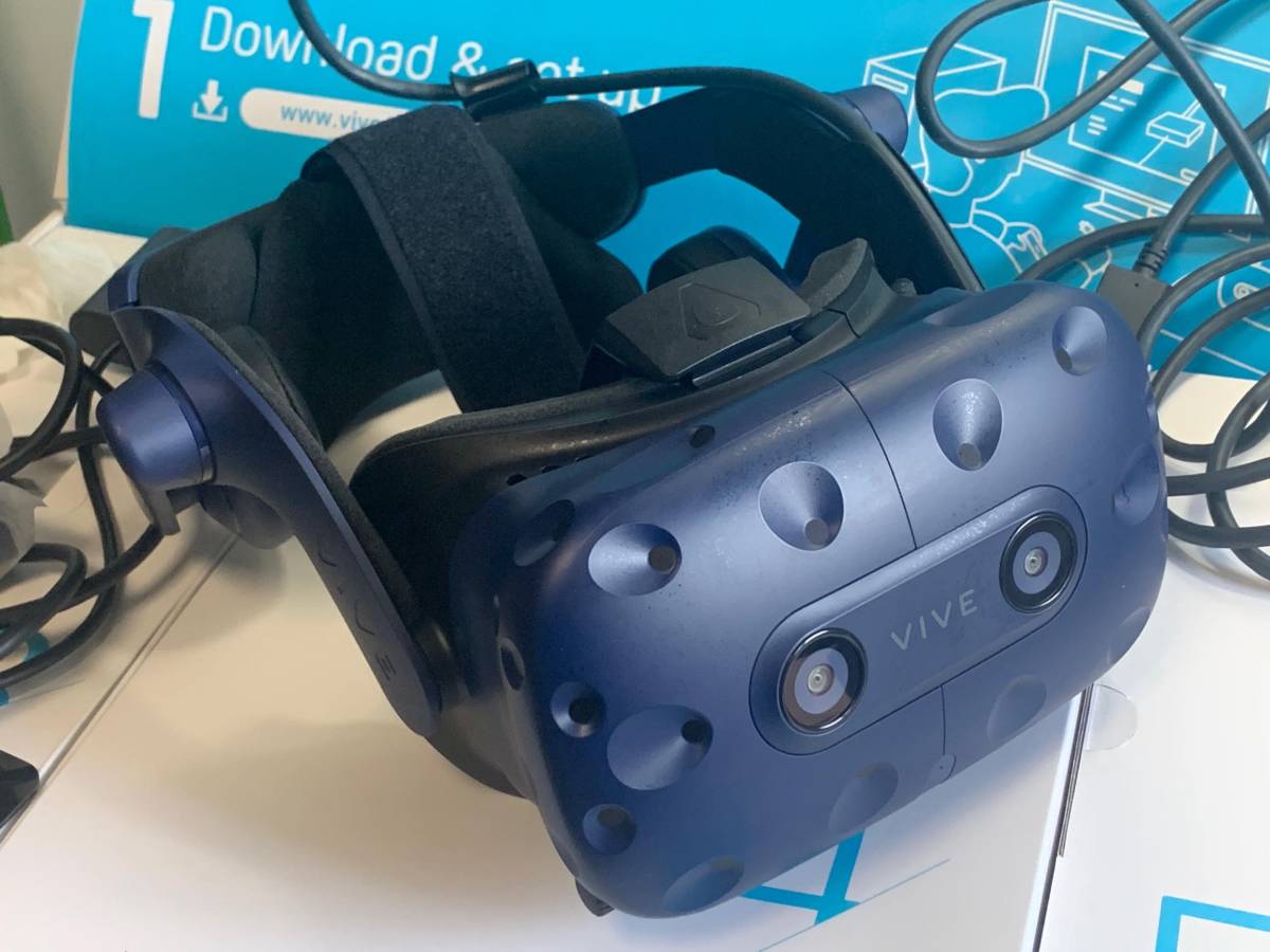 美品 HTC VIVE PRO VRゴーグル + コントローラーセット #3