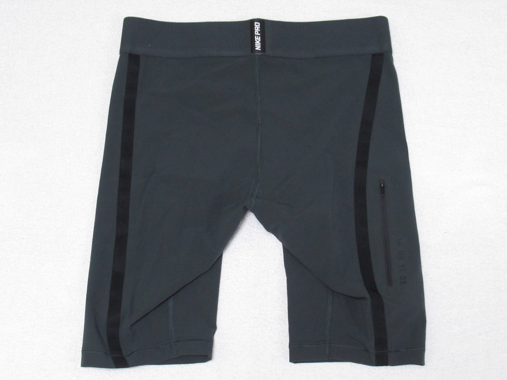 Bibian 比比昂 - NIKE テックパック タンクトップ タイツ Bibian 比比昂 - NIKE テックパック タンクトップ タイツ