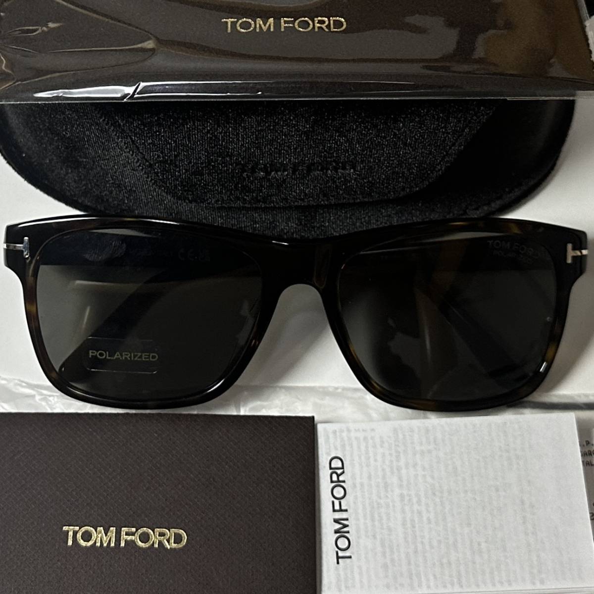 純正新品 イタリア製 TOM FORD TF0698 F/S 52D 偏向レンズ入り 純正ケースとクロス付 トムフォード メガネ サングラス FT0698の画像1