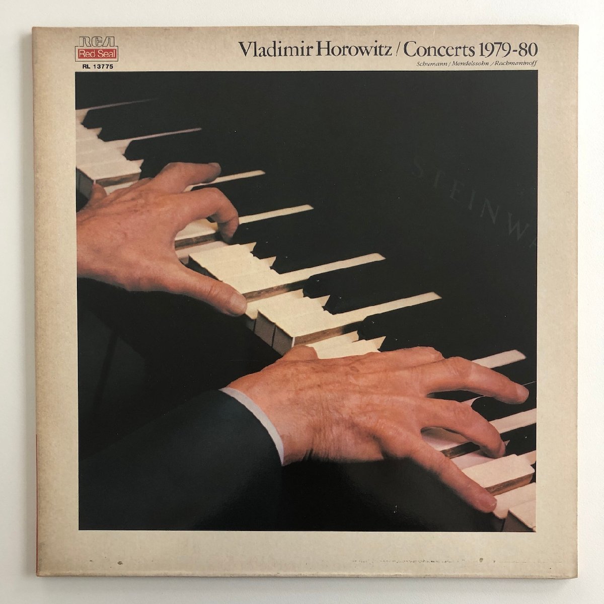 LP/ ホロヴィッツ / CONCERTS 1979-80 / シューマン：幻想小曲集、4つの夜曲 第3,4番 他 / フランス盤 RCA RL-13775 30406_画像1