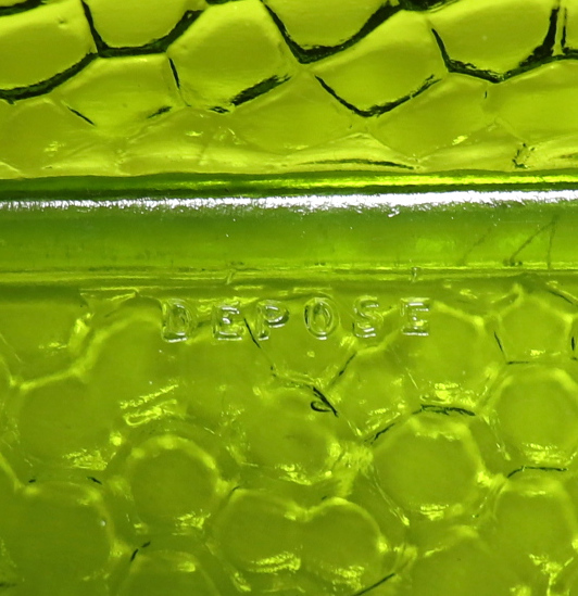 オールド・バカラ (BACCARAT) 鱗カット装飾 緑硝子 大型 トレー 1.6kg