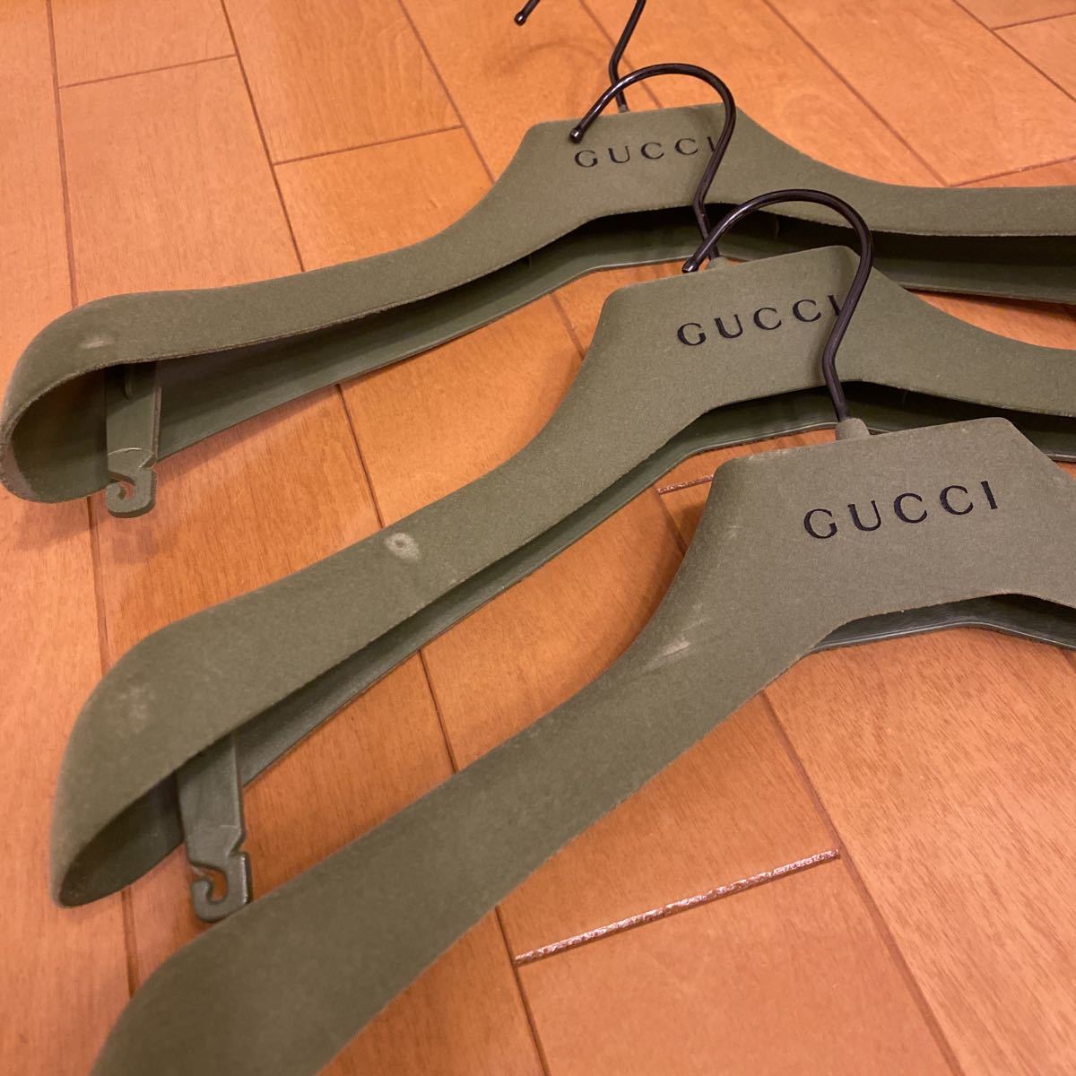 GUCCI ハンガー 3本セット|Yahoo!フリマ(旧PayPayフリマ) GUCCI ハンガー 3本セット|Yahoo!フリマ(旧PayPayフリマ)