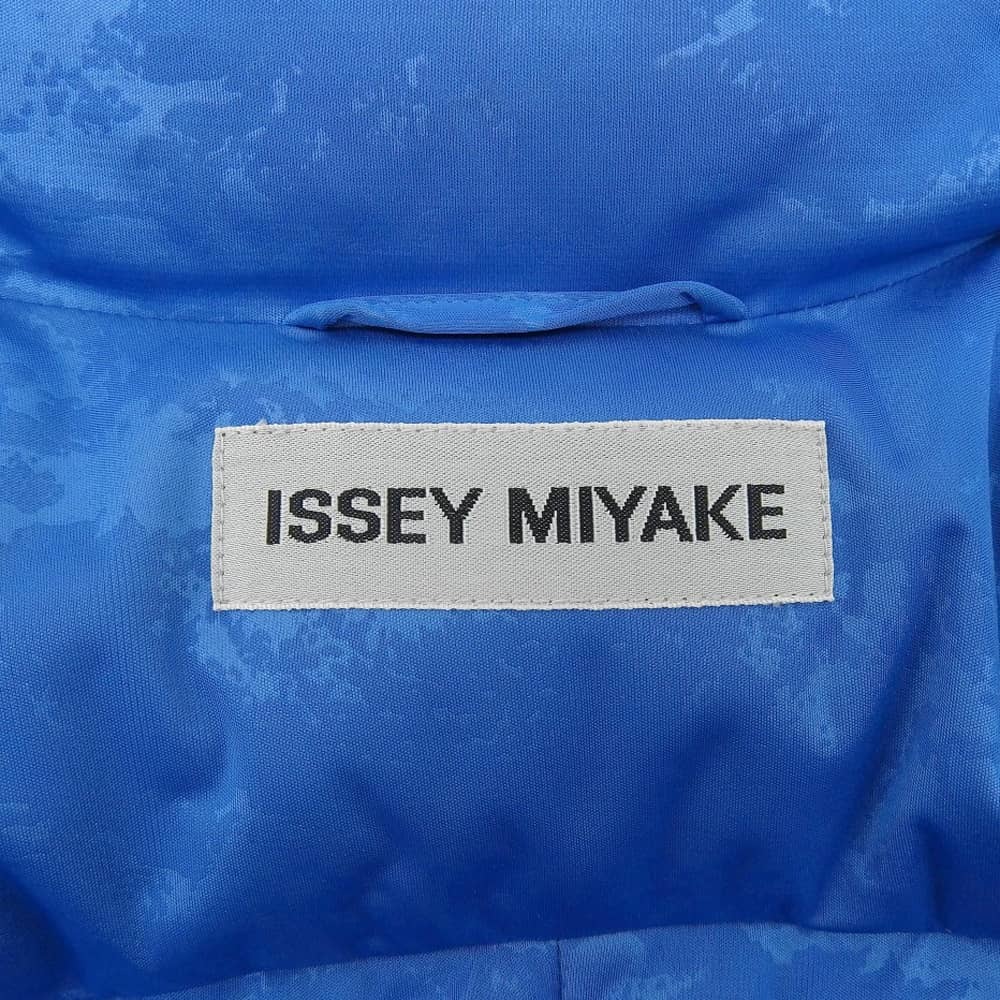 美品 ISSEY MIYAKE イッセイミヤケ 総柄 ダウンコート レディース