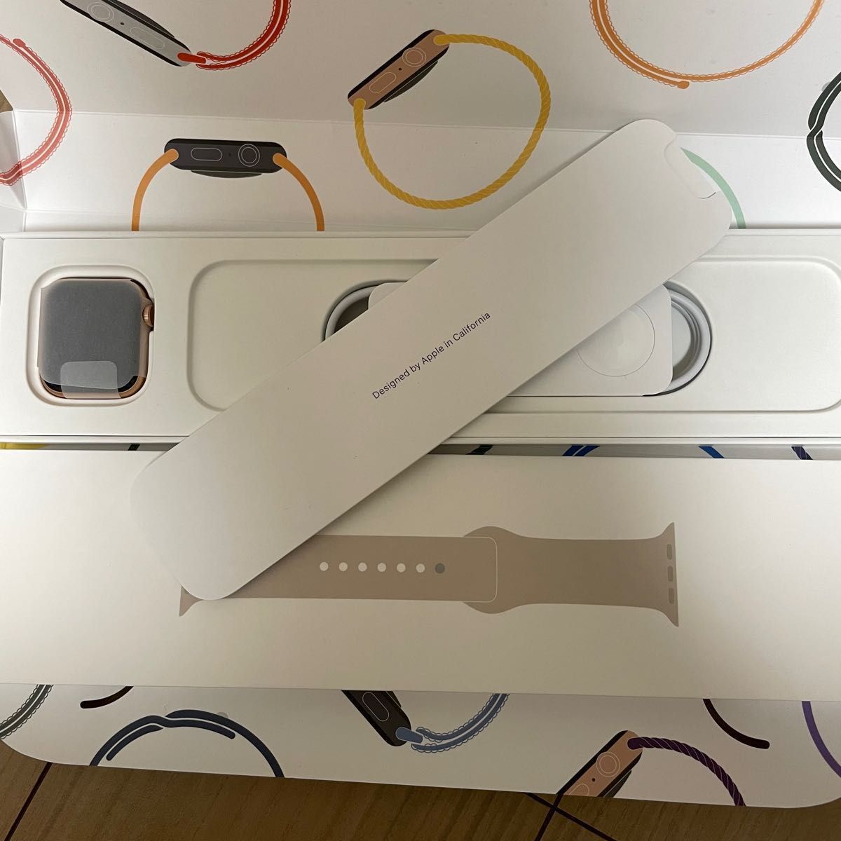 新品 Apple Watch SE(GPS + Cellularモデル)- 40mmゴールド