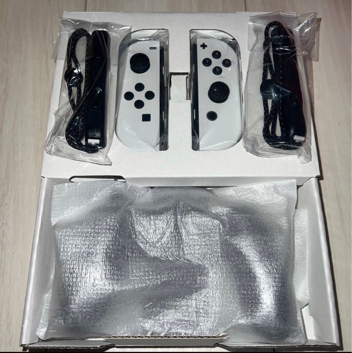 Joy-Con ホワイト/ストラップ(有機ELモデル)/グリップ ジョイコン Joy-Con ホワイト/ストラップ(有機ELモデル)/グリップ ジョイコン