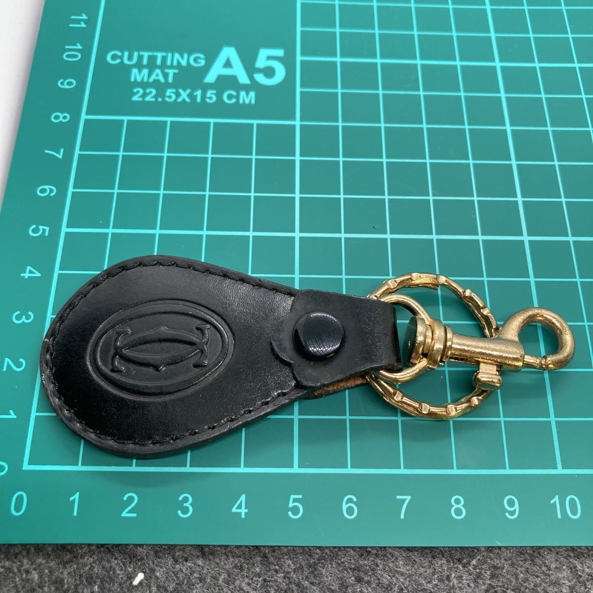 KO54* excellent Cartier Cartier key ring key holder charm Logo leather black Must line 