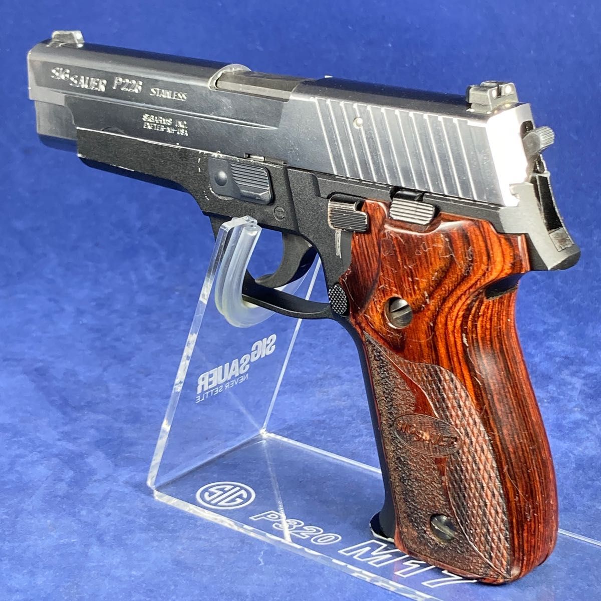 SIGザウエル P226 ガスブローバック 木製グリップ付 東京マルイ SIGザウエル P226 ガスブローバック 木製グリップ付 東京マルイ