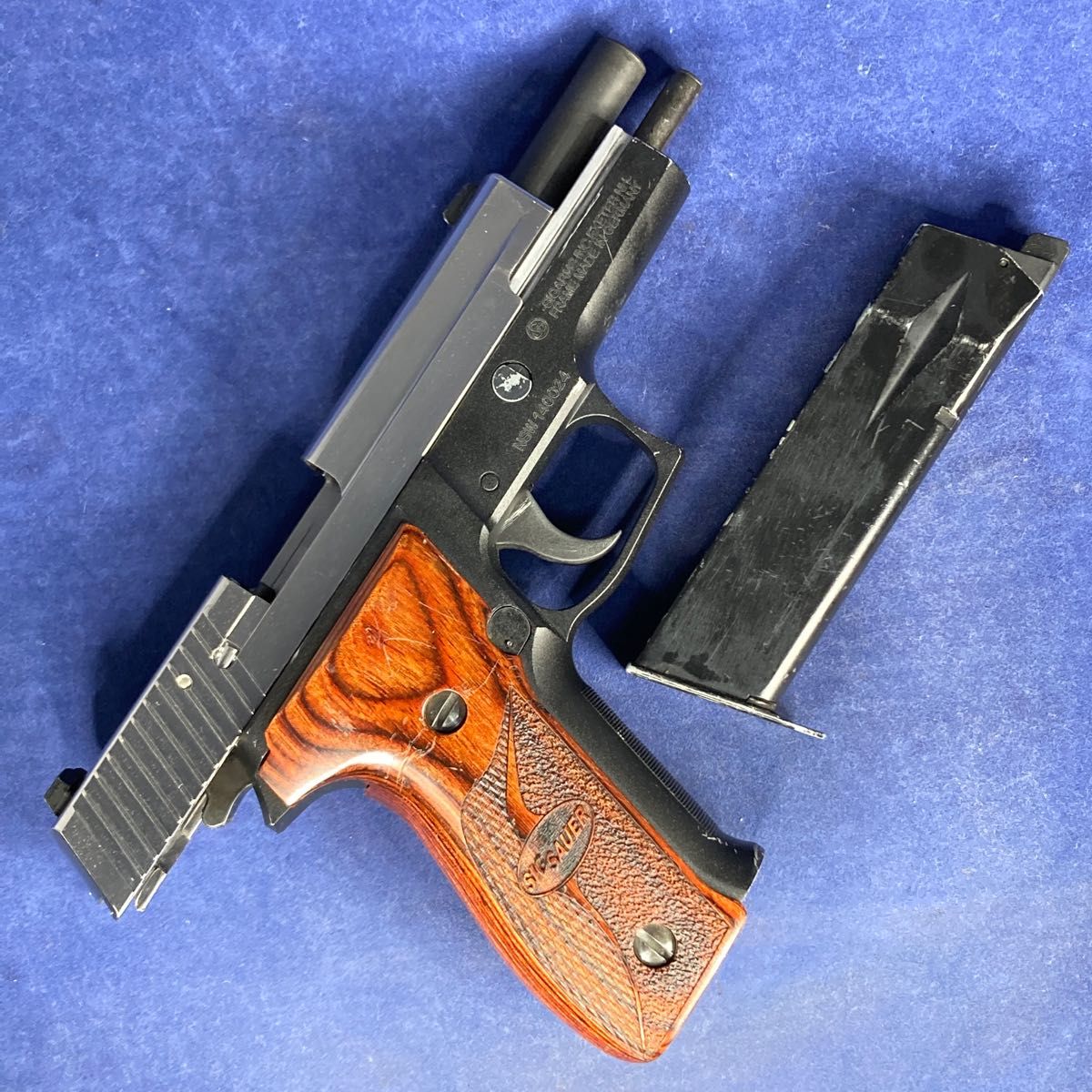 SIGザウエル P226 ガスブローバック 木製グリップ付 東京マルイ SIGザウエル P226 ガスブローバック 木製グリップ付 東京マルイ