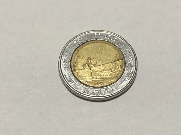 イタリア 旧硬貨/外国コイン 1985年 500リラ バイメタル 古銭 REPVBBLICA 女神_画像1
